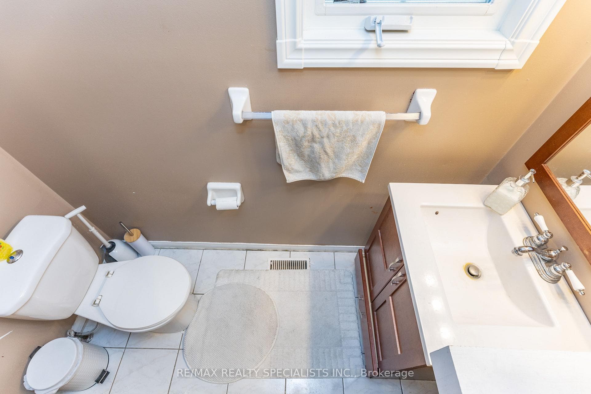 1837 Valleyview Drive photo 6