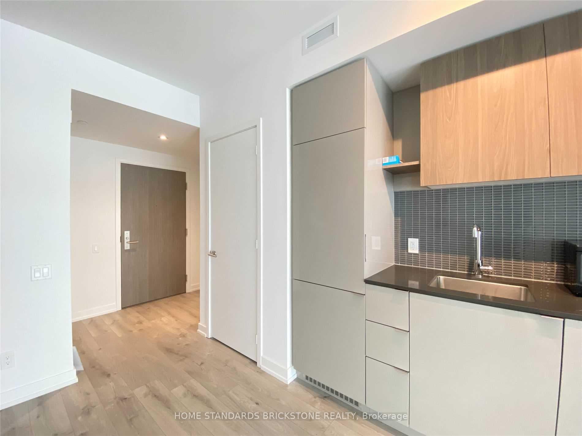 161 Roehampton Avenue Unit 1608 photo 14