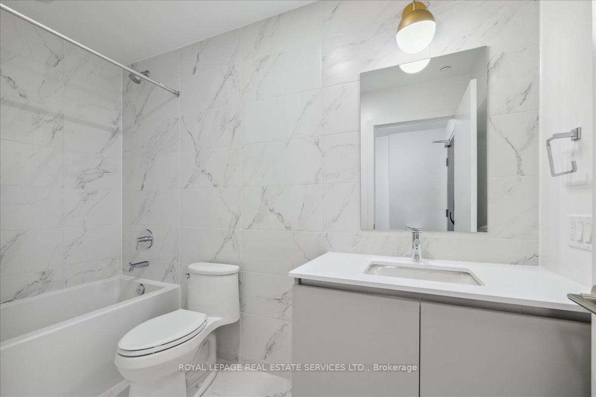 395 Dundas Street Unit 529 photo 25