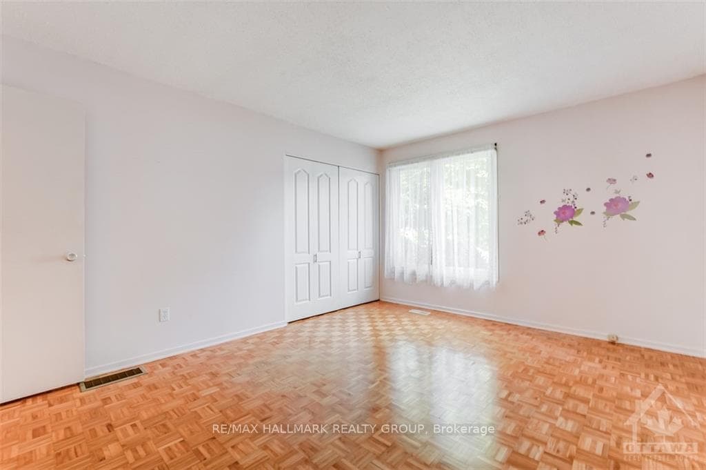 1317 RAINBOW Crescent photo 10