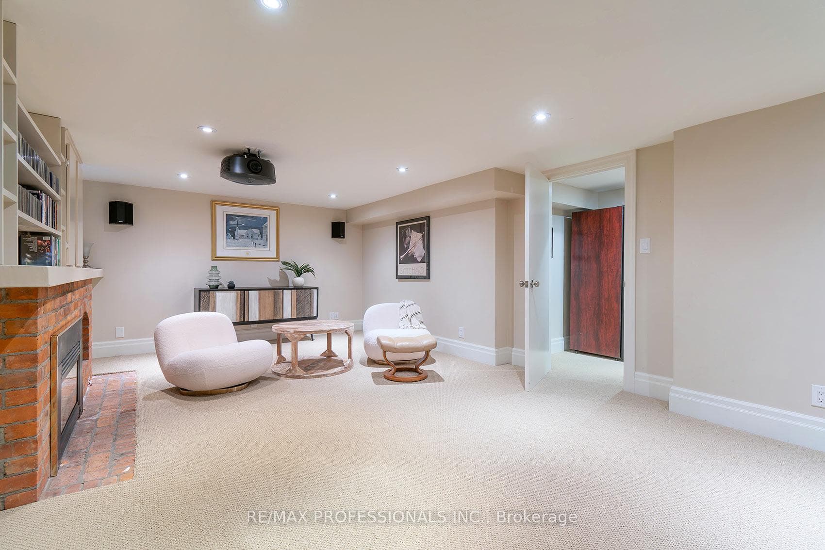 376 Prince Edward Drive photo 34