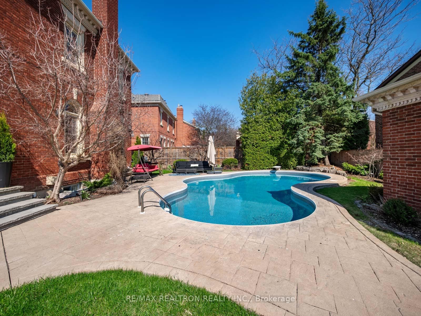 1 Willett Crescent photo 40