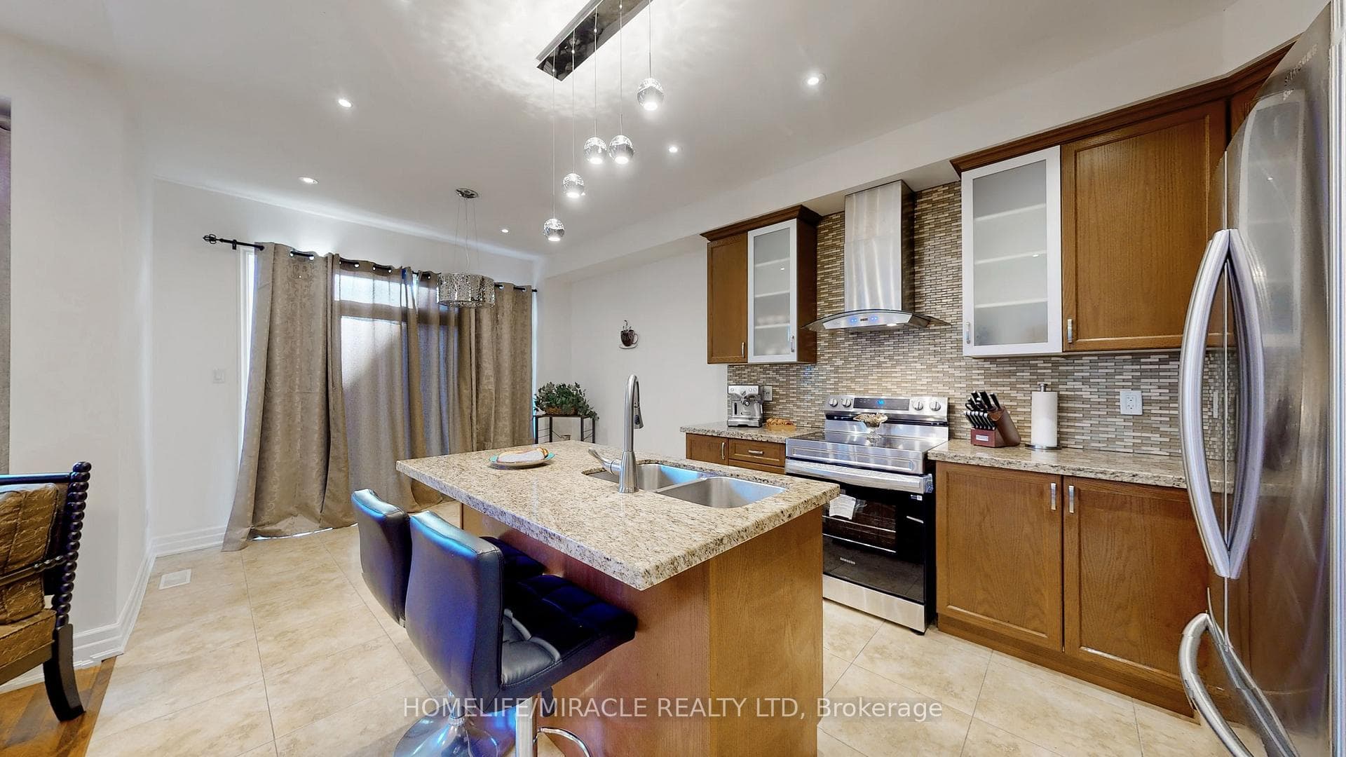 523 Halo Street photo 11