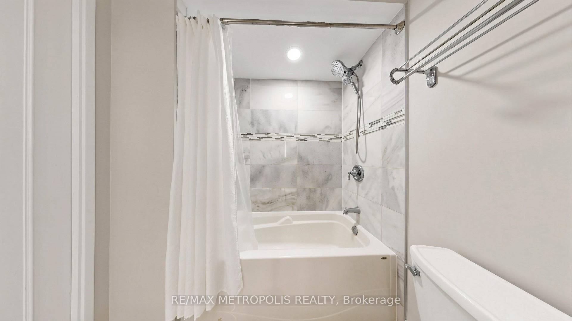 1300 BLOOR Street Unit 1803 photo 5
