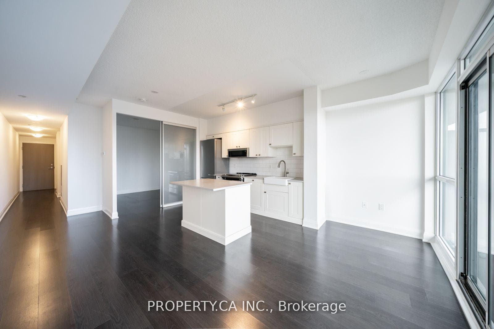 160 Vanderhoof Avenue Unit 601 photo 2