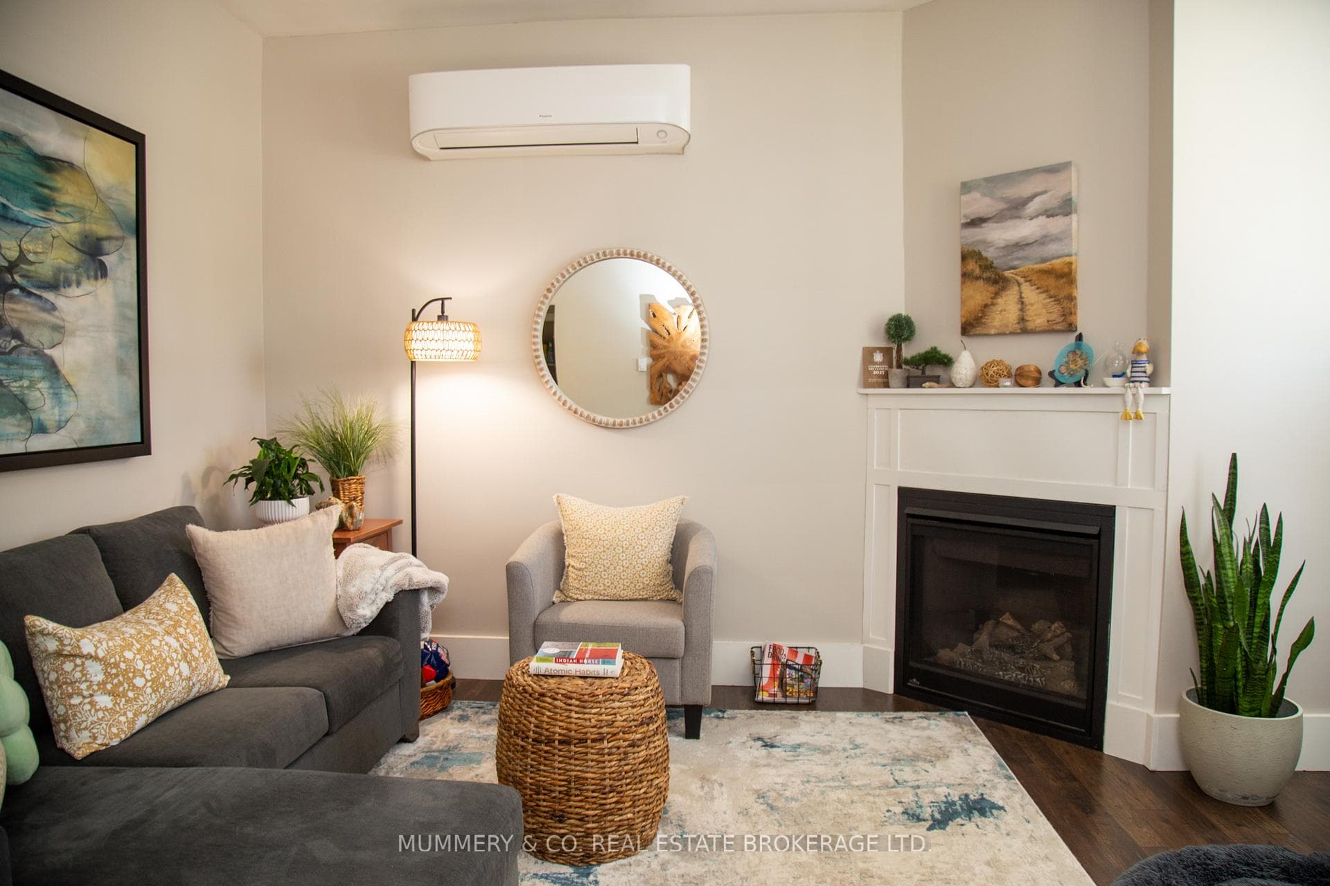Living Room w gas FP