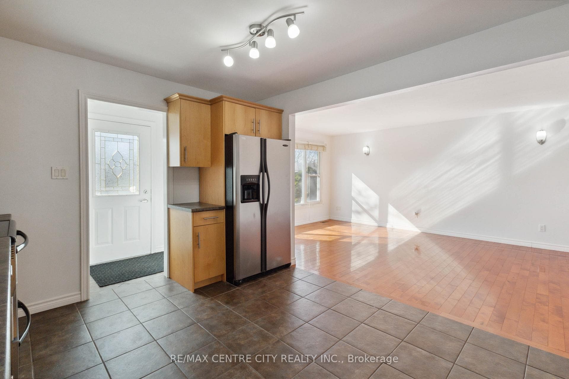 50 Stroud Crescent photo 18