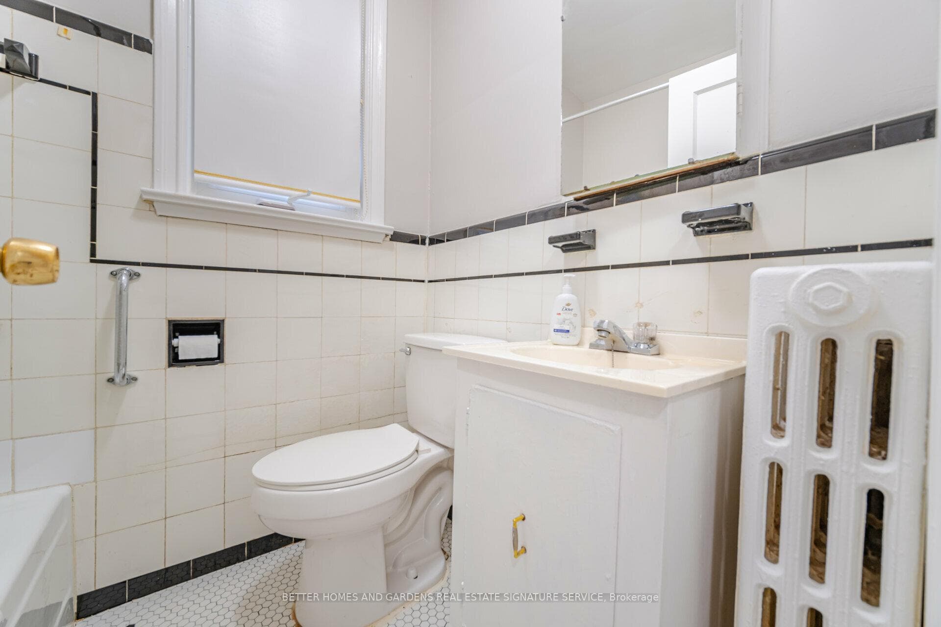 198 Gloucester Grove photo 12