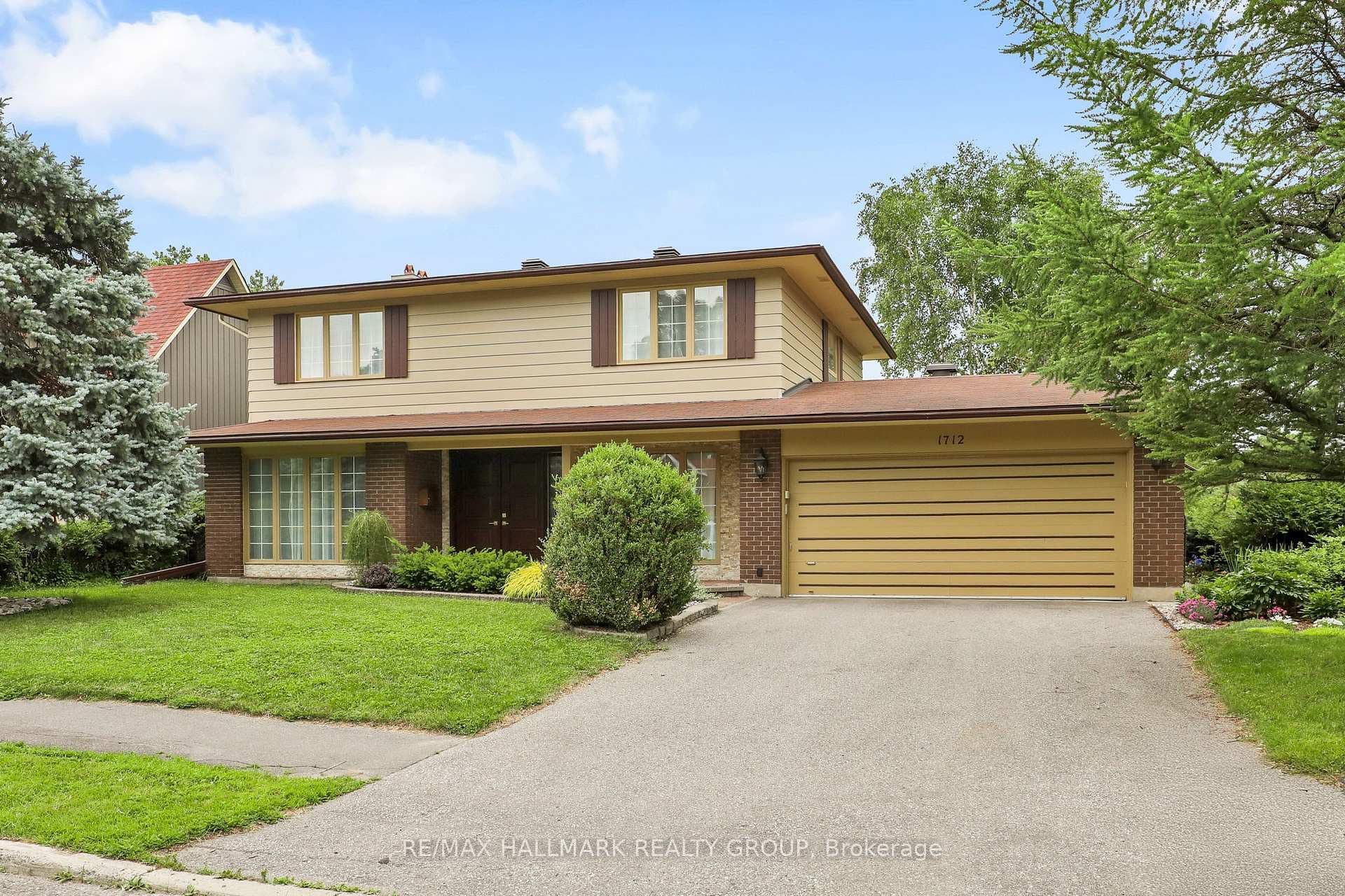 1712 Playfair Drive photo 2