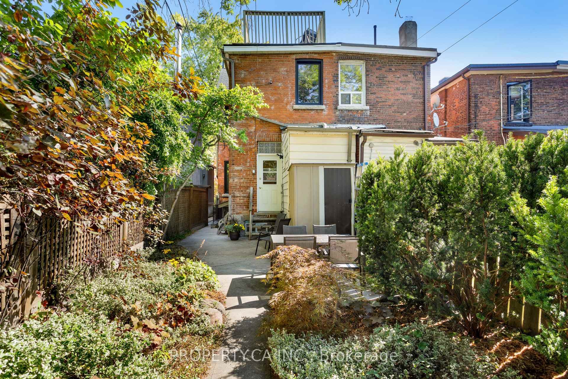 458 Roxton Road photo 13