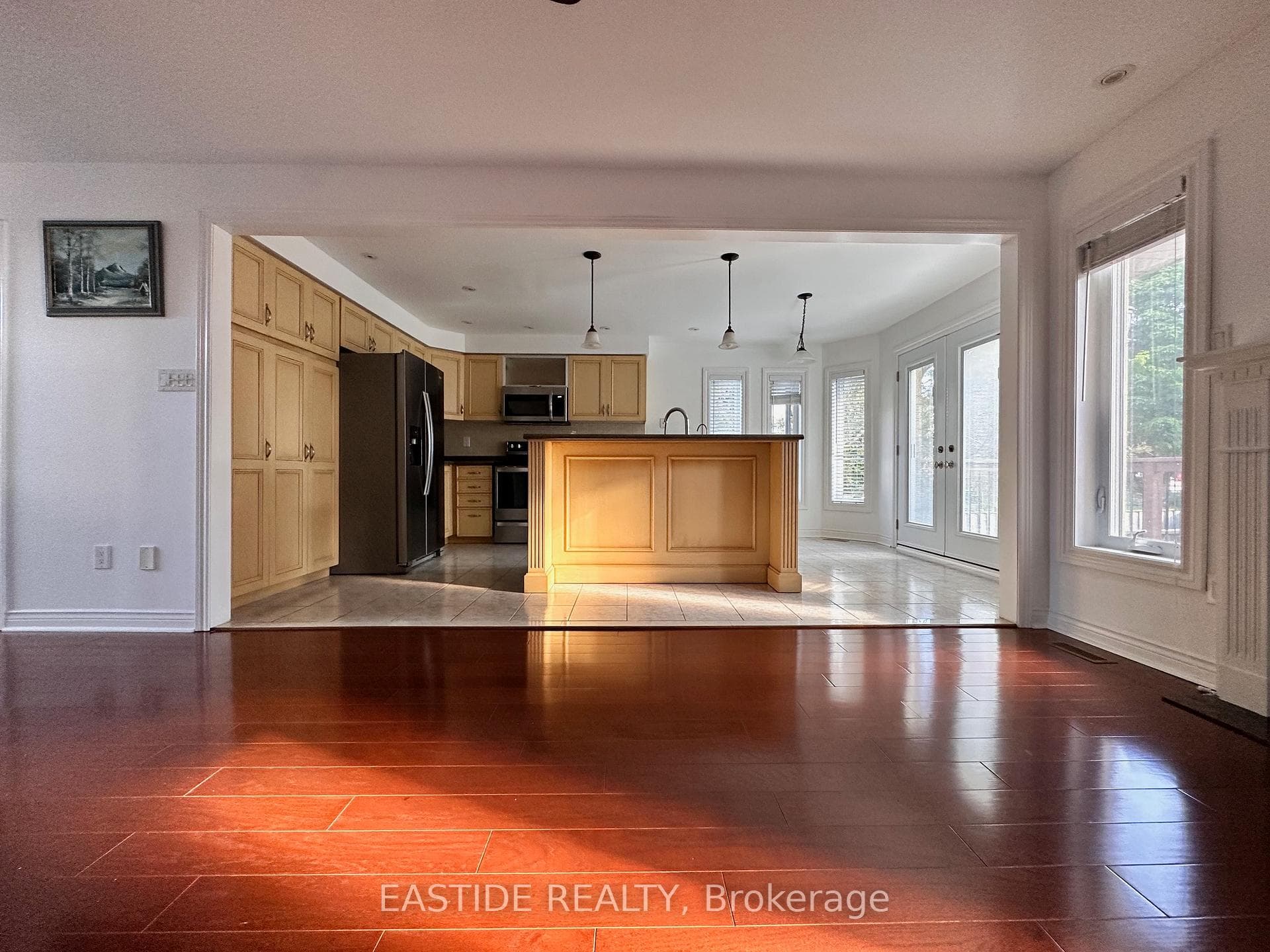 638 Goodyear Crescent photo 5