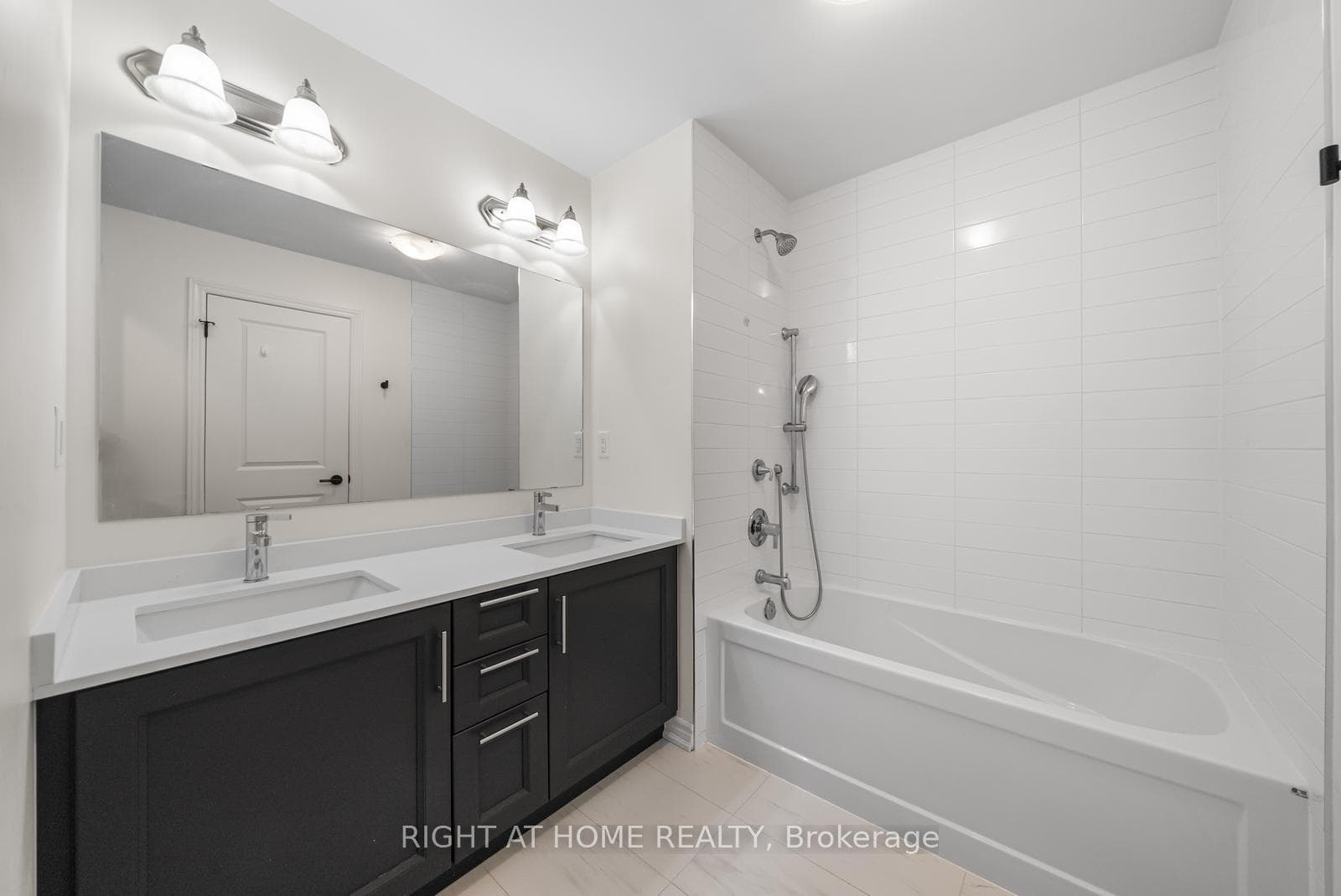 471 Bergamot Avenue photo 31