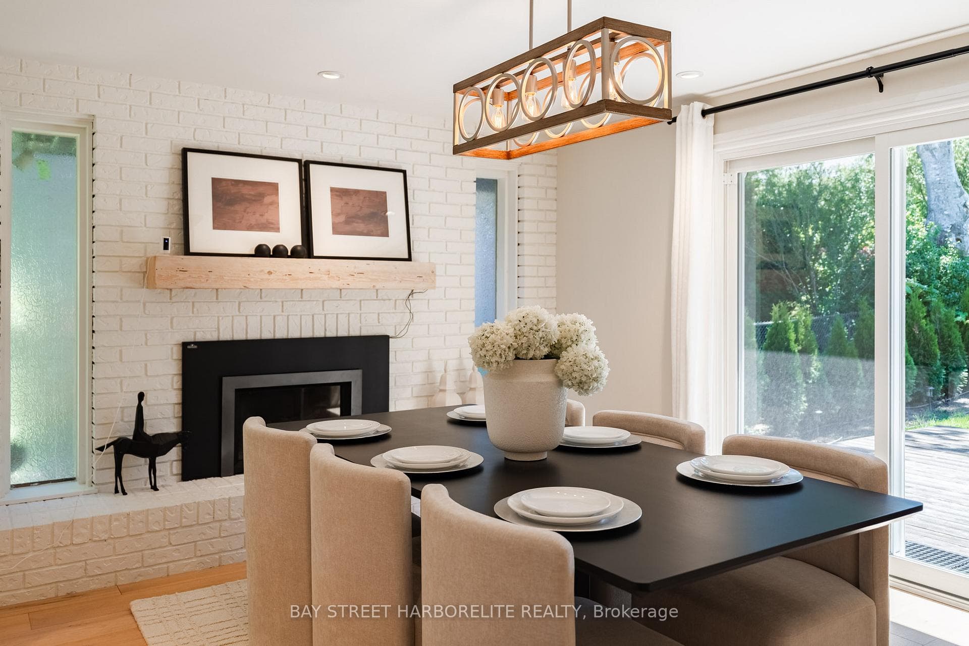 2366 Devon Road photo 12
