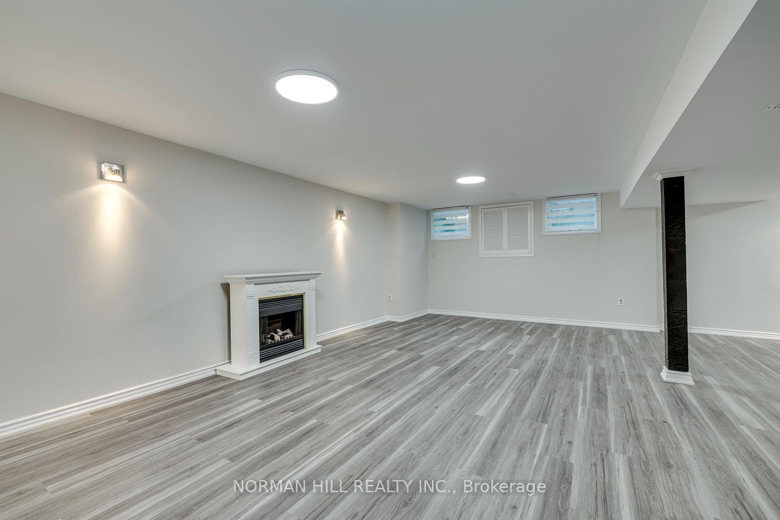 2491 Woburn Crescent photo 37