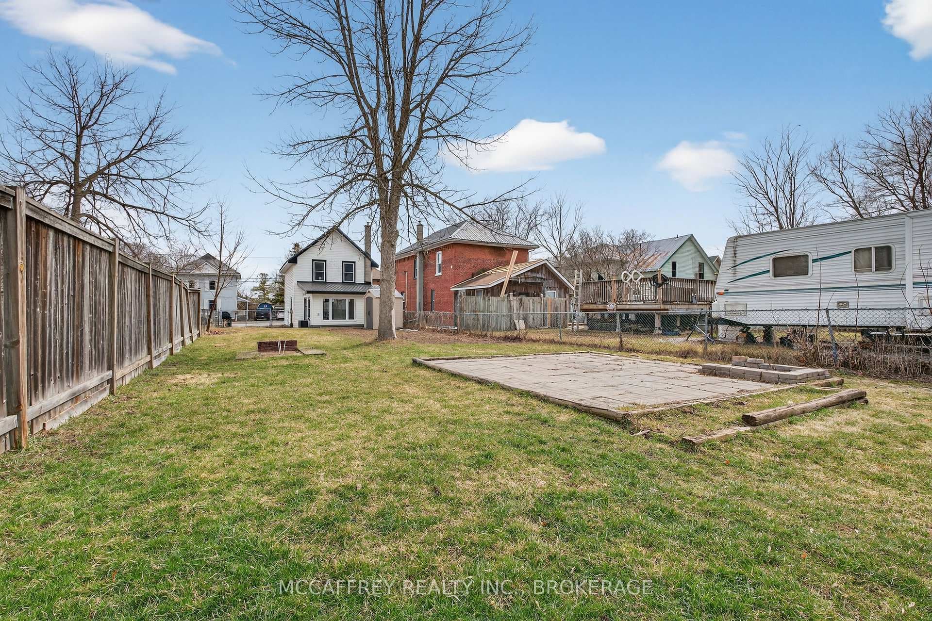 427 Thomas Street photo 24