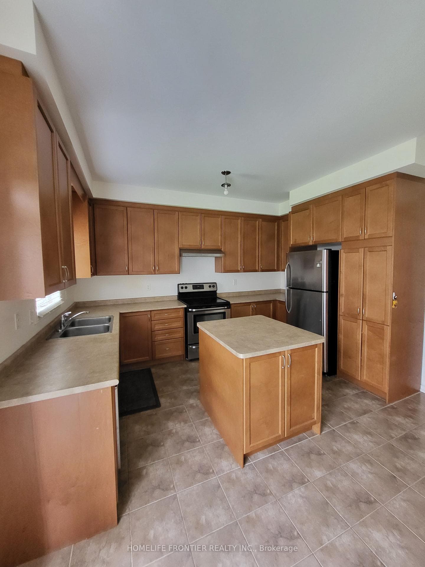 1221 Mccron Crescent photo 11