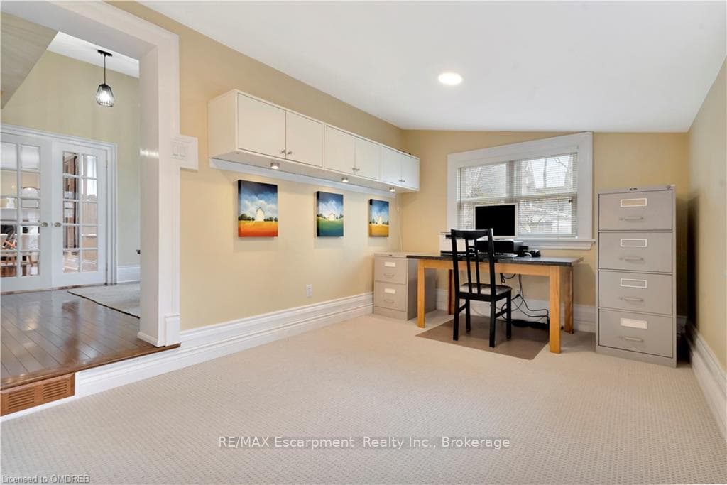 124 CHISHOLM Street photo 8