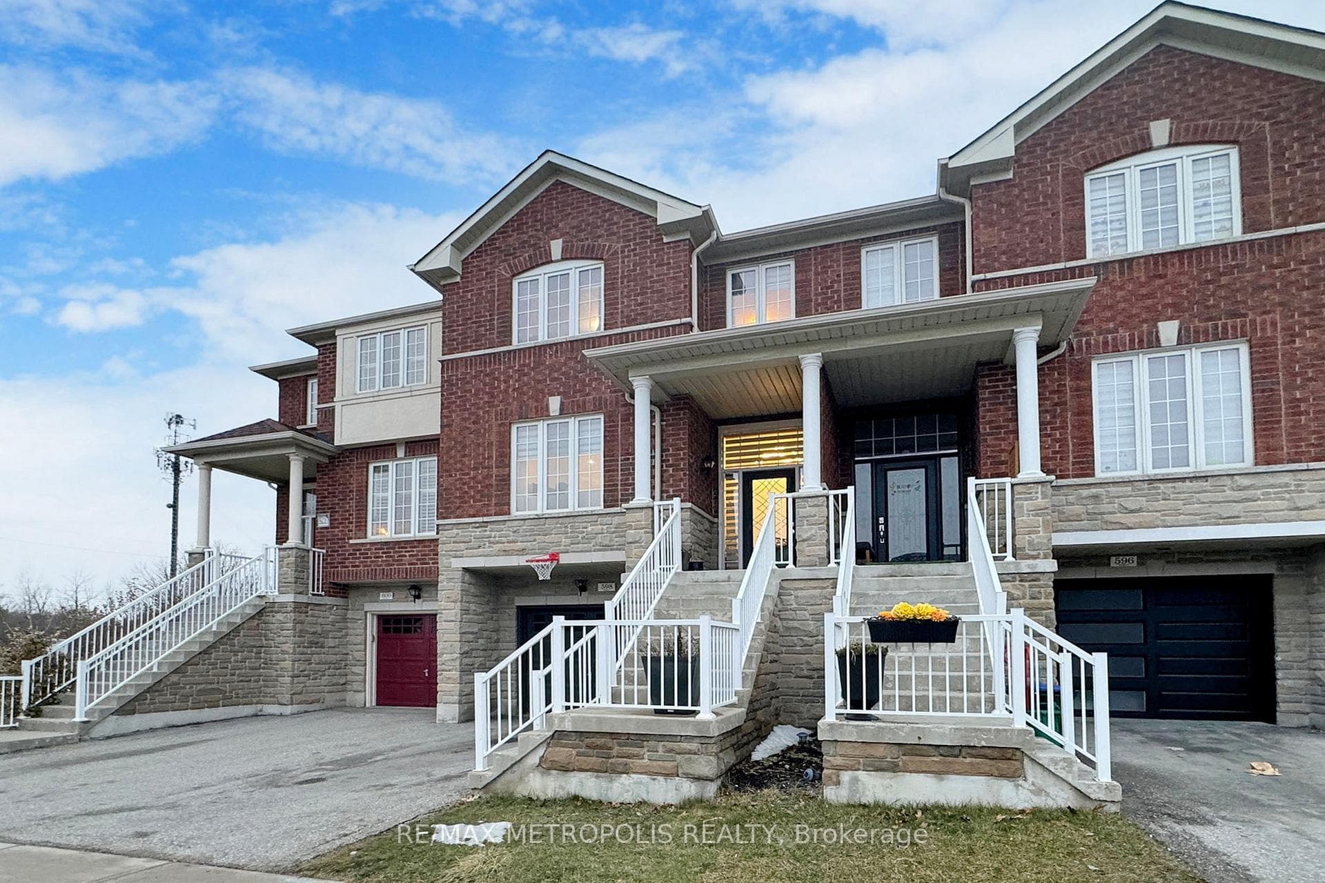 598 Reeves Way Boulevard photo 3