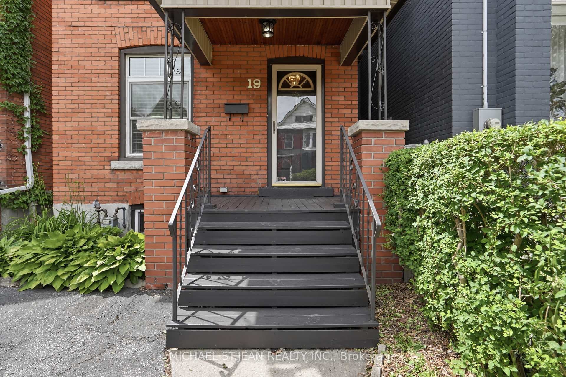 19 Huntley Street photo 5