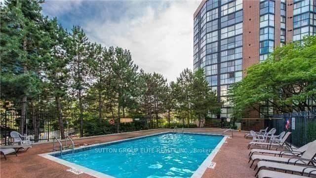 2091 Hurontario Street Unit 307 photo 38