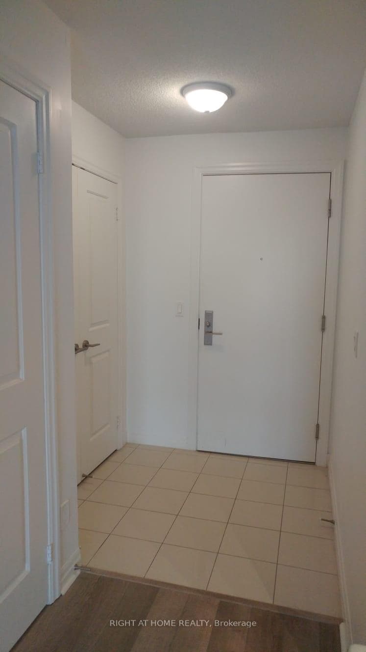 275 Yorkland Road Unit 1412 photo 2