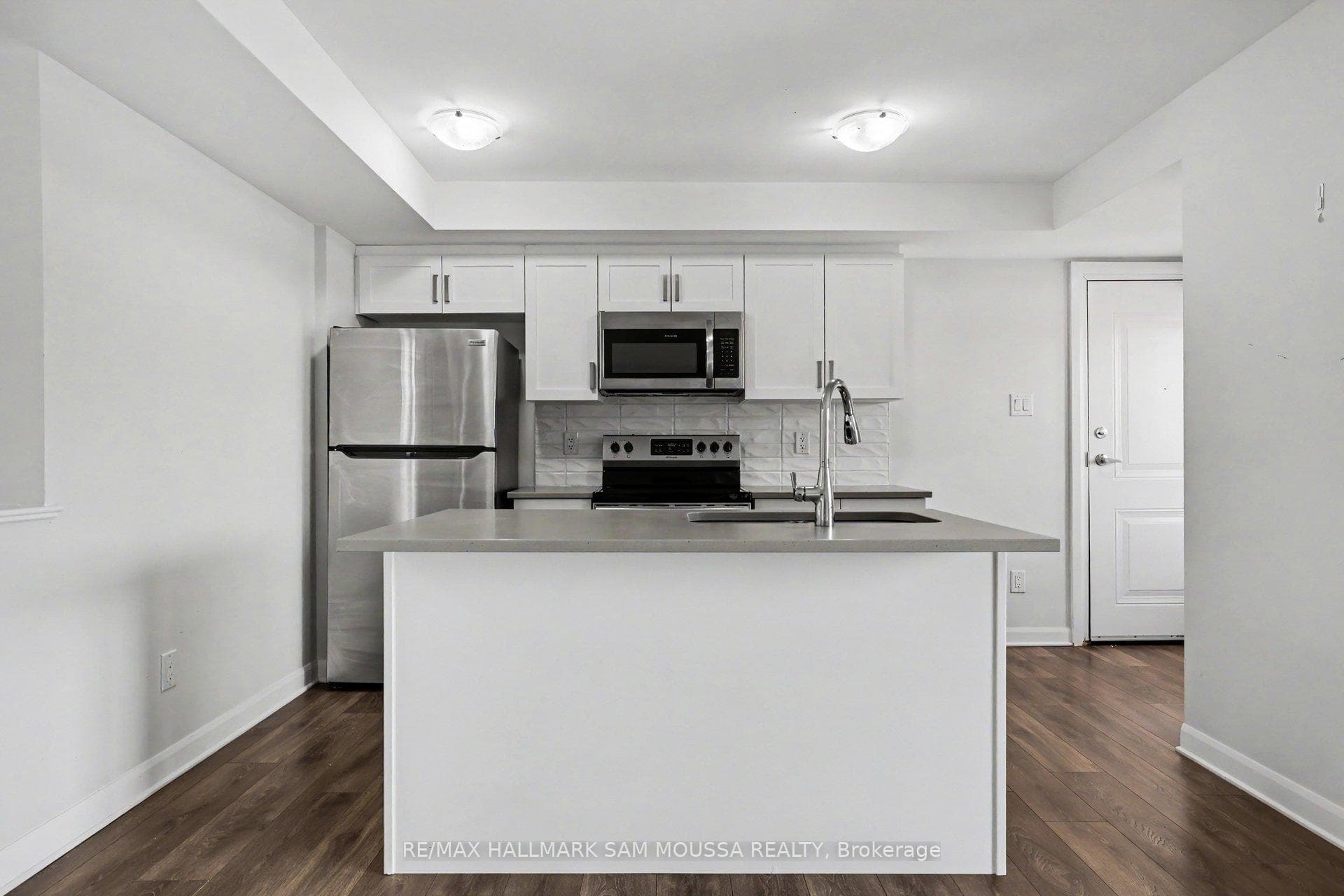 215 Eldorado Private Unit A photo 14