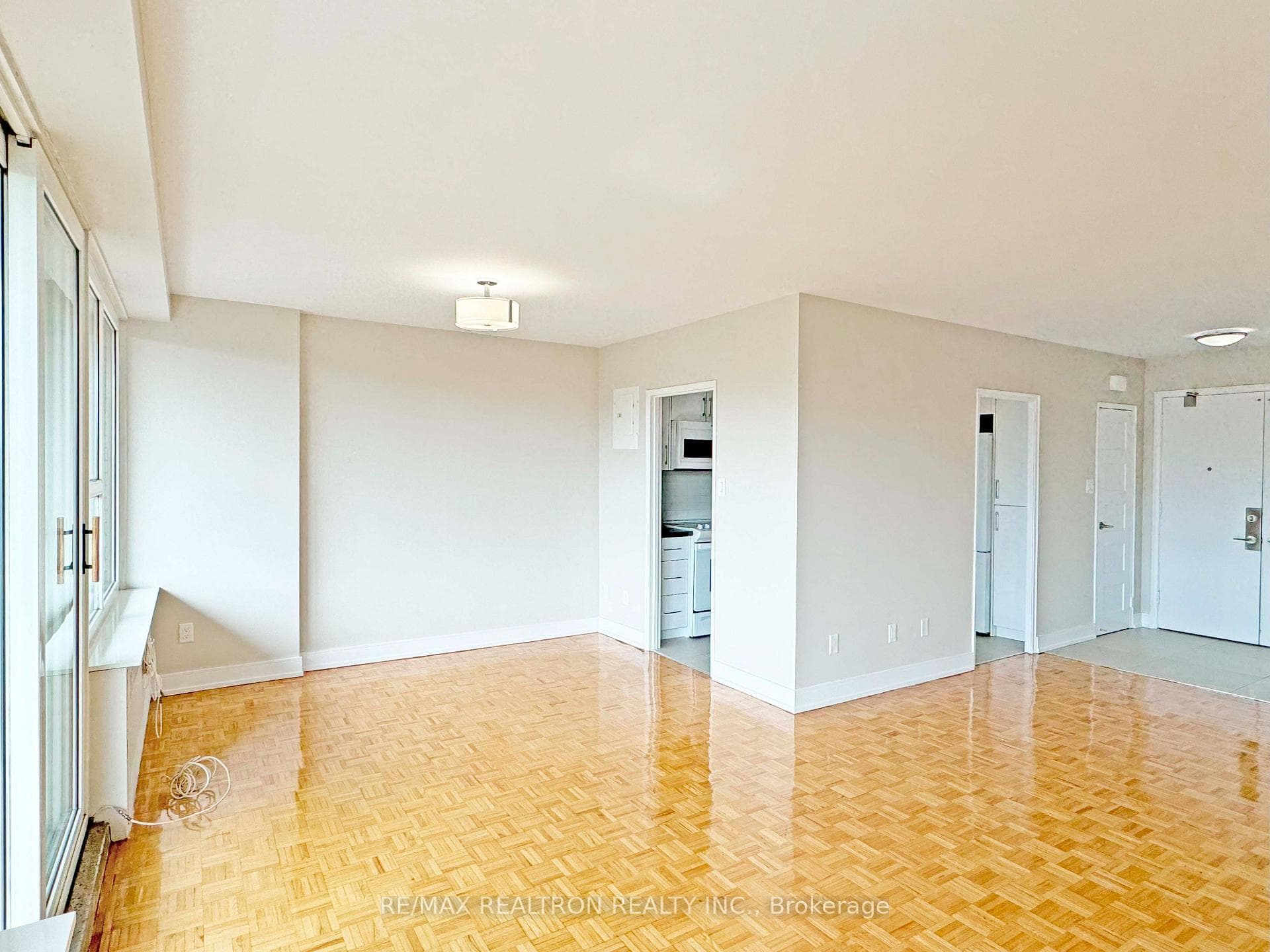 10 Shallmar Boulevard Unit 607 photo 1