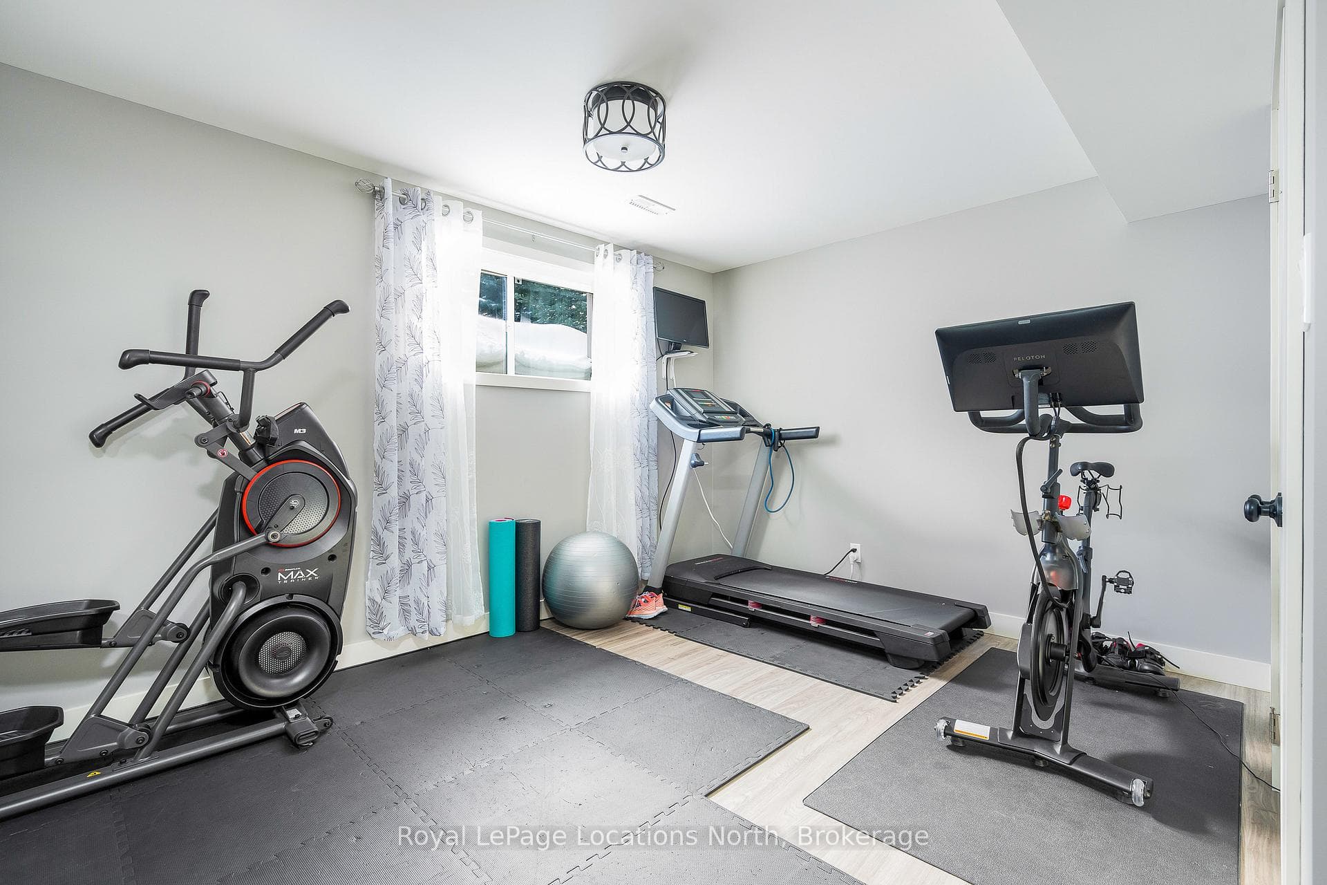 1 Thorncroft Court photo 33