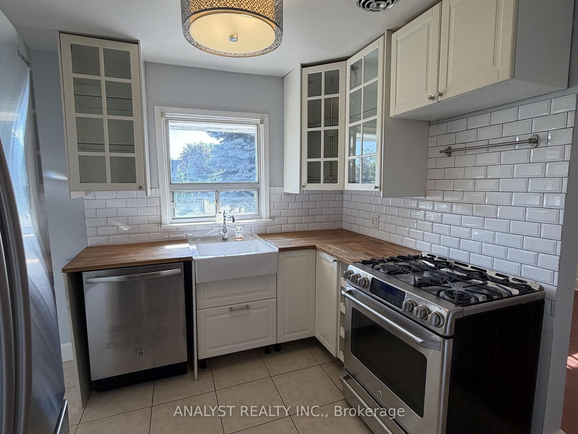 70 Simmons Street photo 12