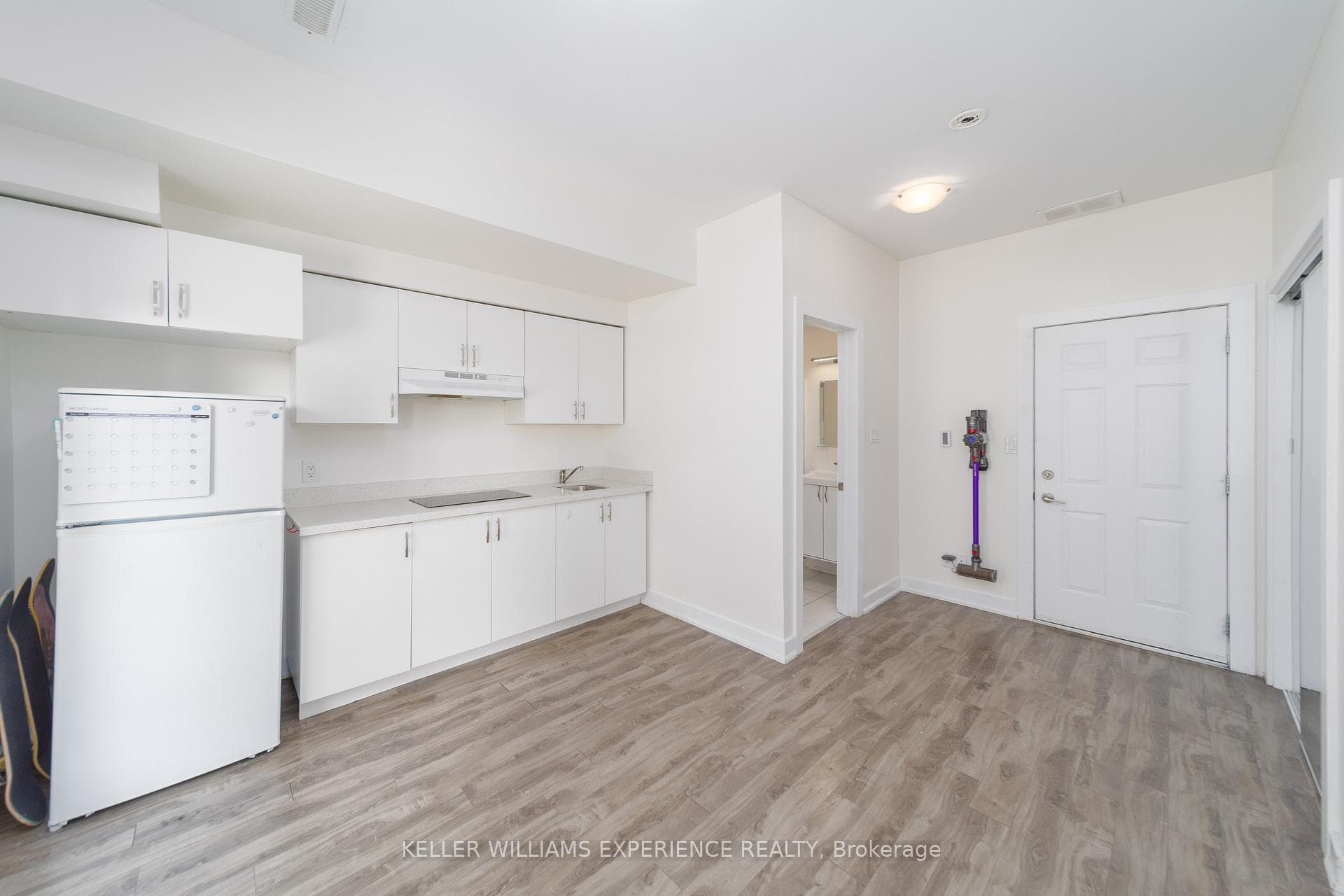 540 Essa Road Unit 29 photo 23