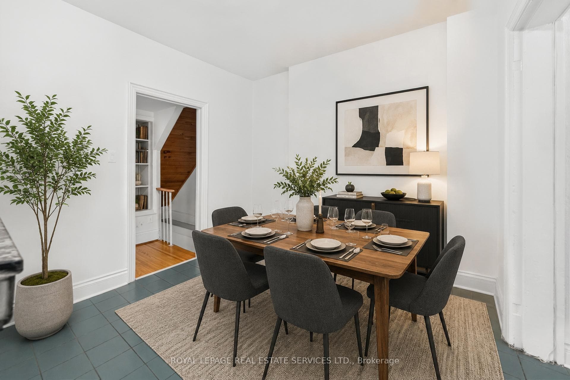 Main Flr Kitchen Breakfast area (Virtually Staged)