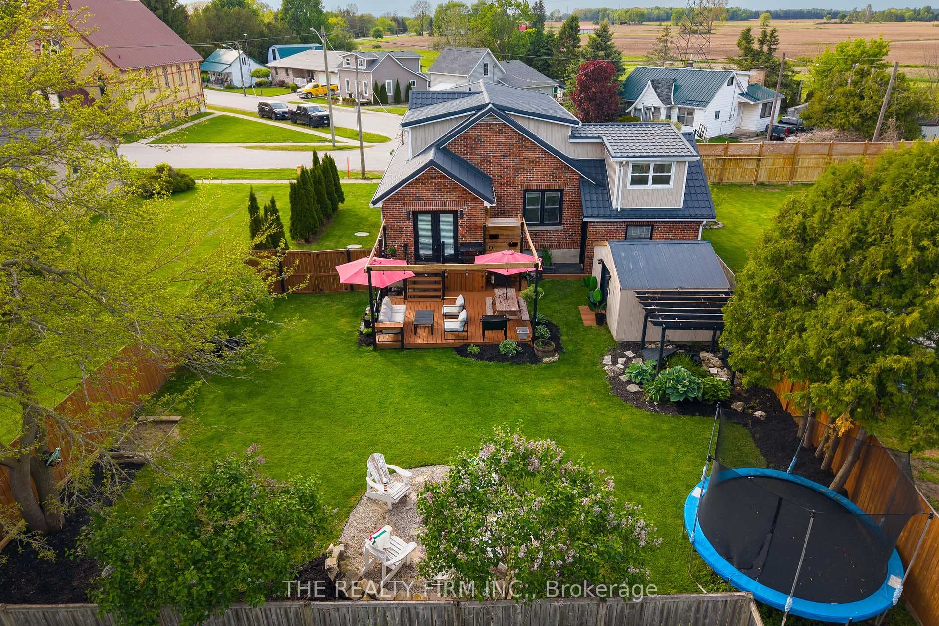 599 John Street photo 6