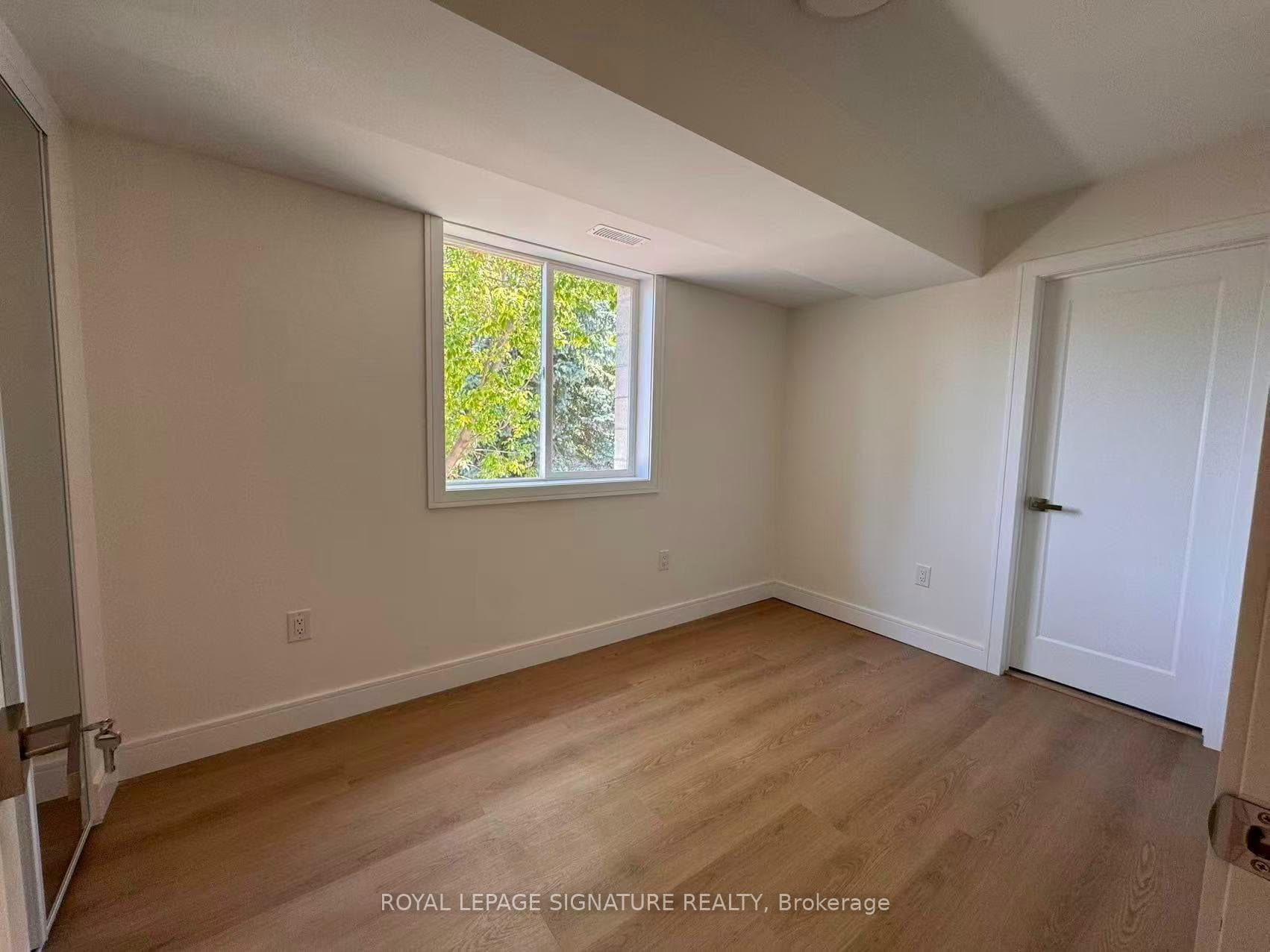 53 Bishop Avenue Unit 4 photo 4