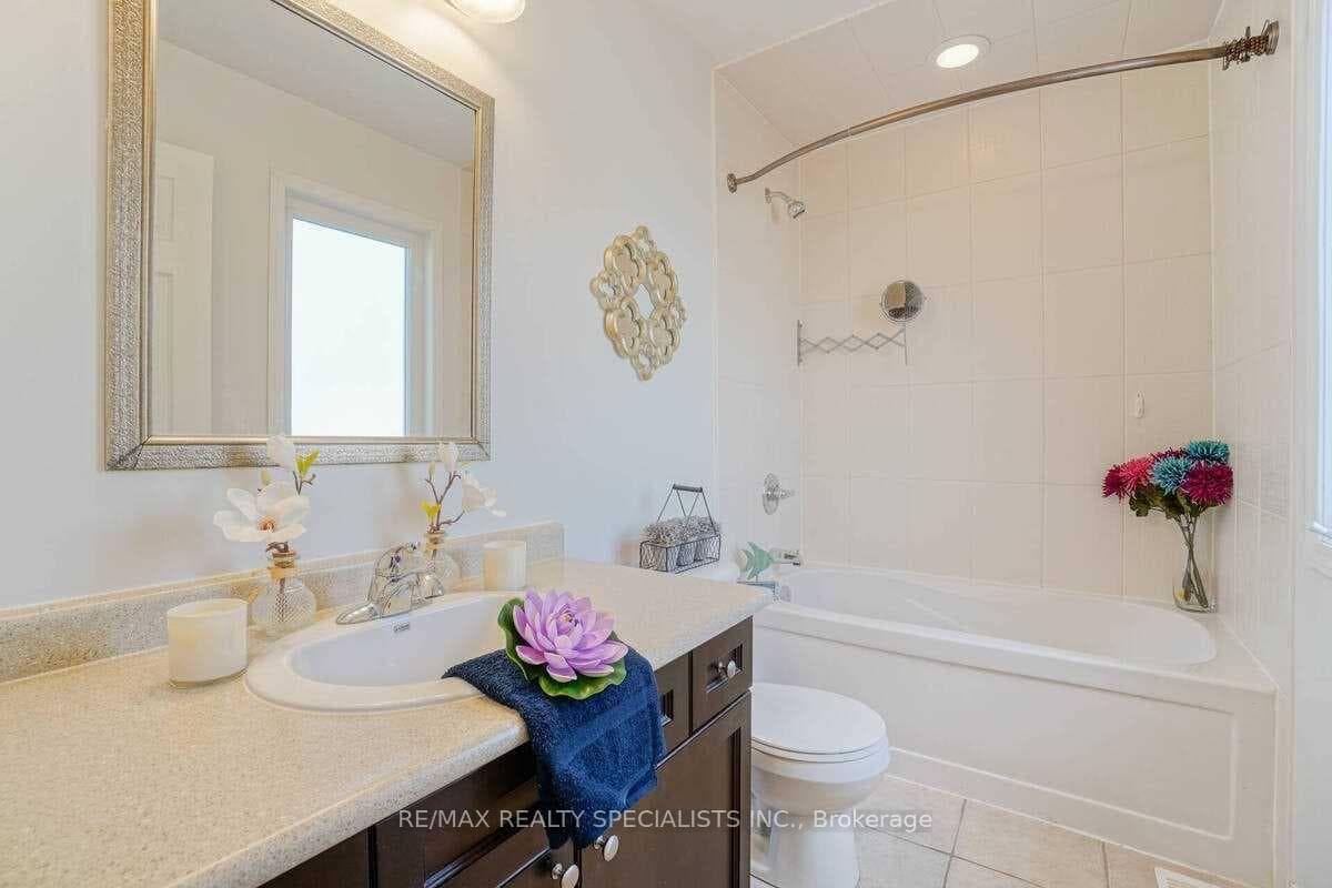 475 Zuest Crescent photo 22