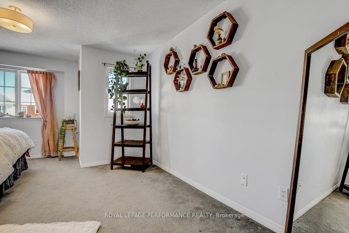 95 Manhattan Crescent photo 26