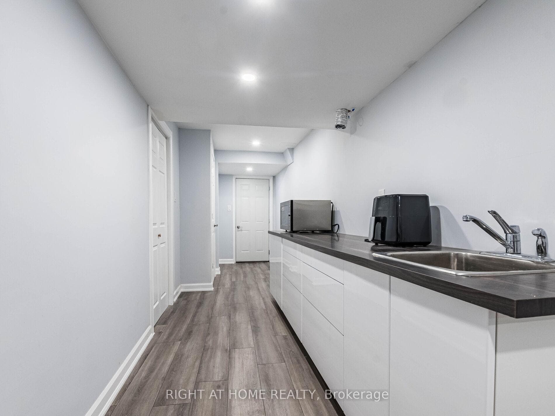 115 Holbrook Court photo 17