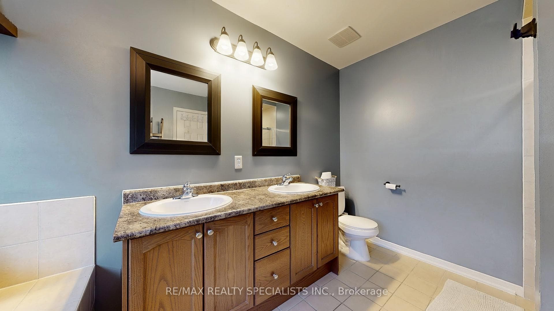 482 Grant Way photo 18