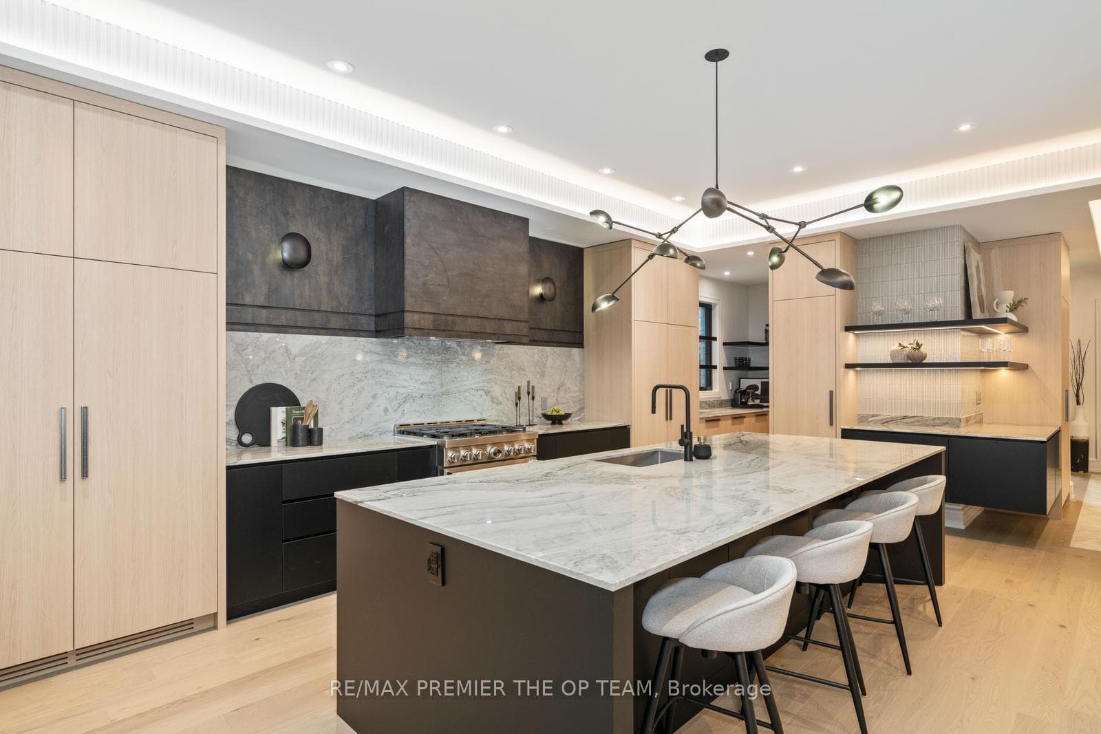 35 Botfield Avenue photo 10