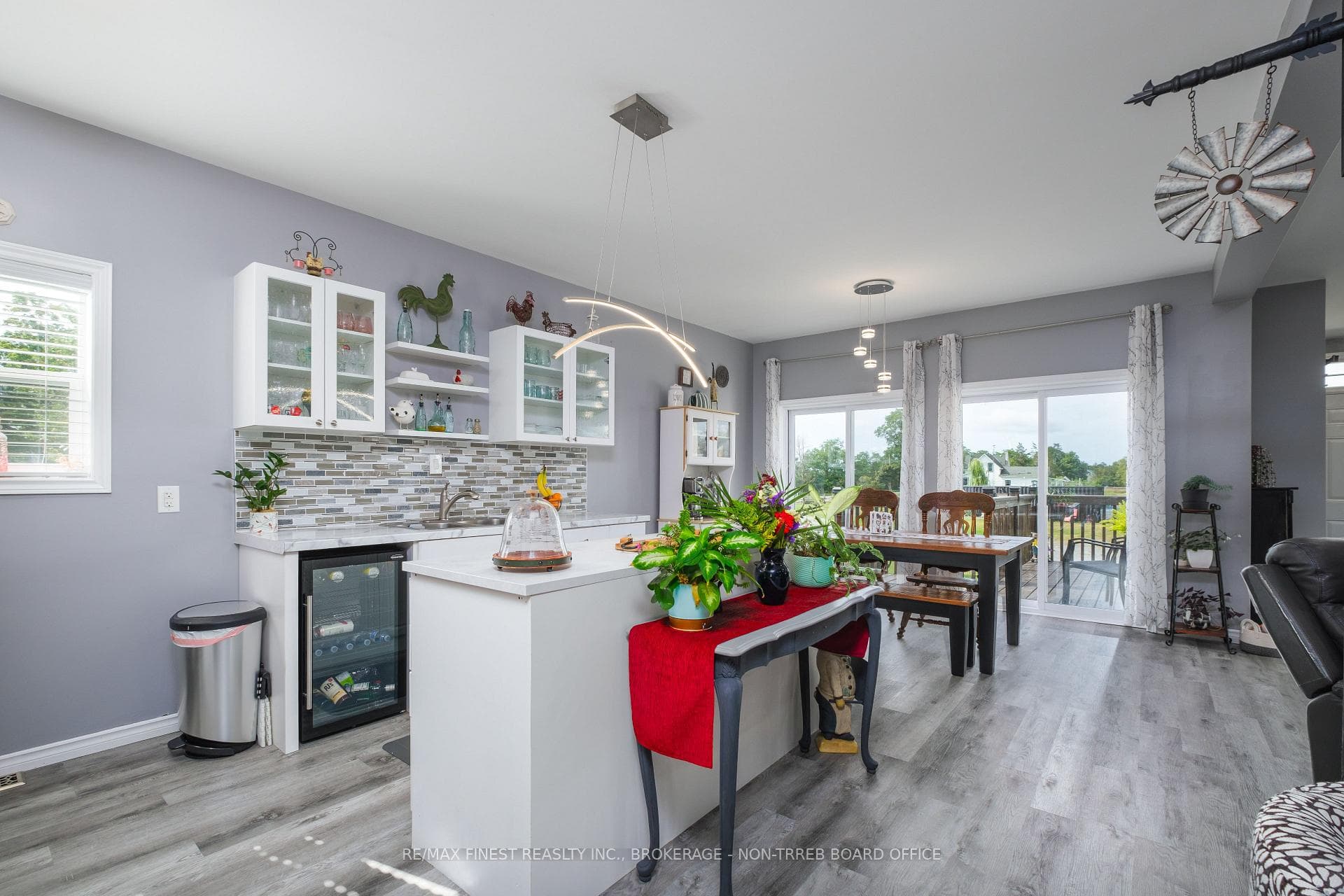 1087 Melville Road photo 21