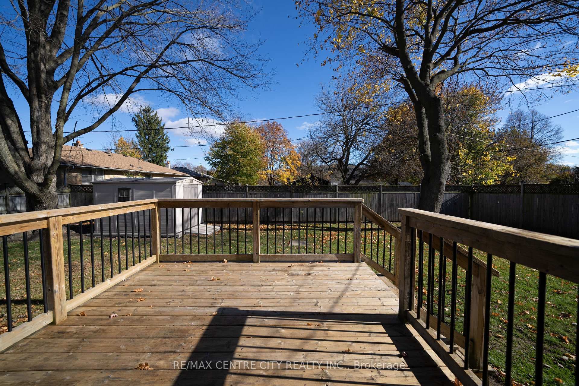 345 Drury Lane photo 26