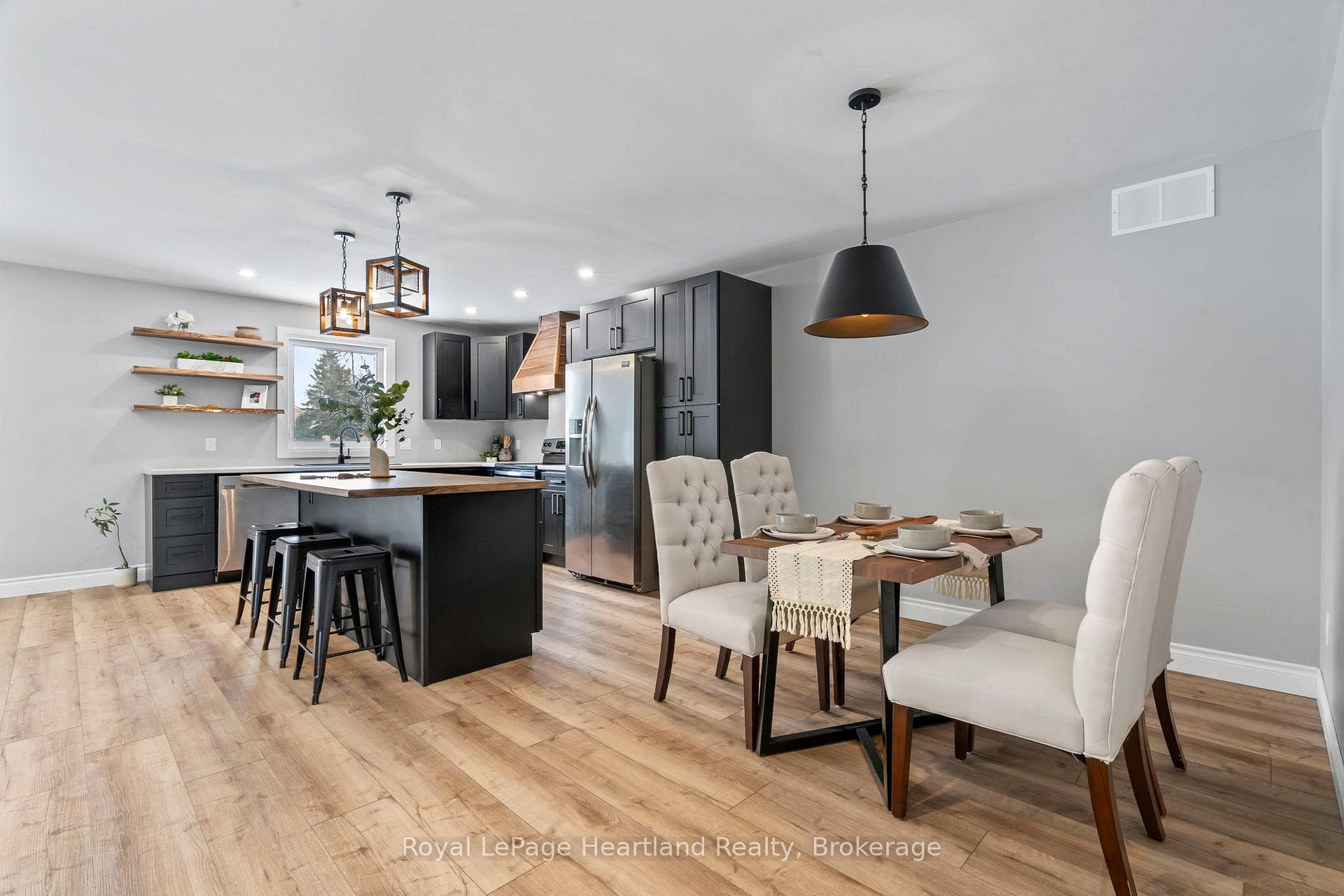 643 Fishleigh Street photo 8