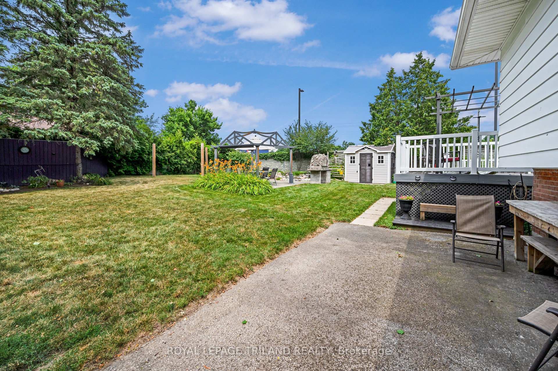 73 GENEVIVE Place photo 29