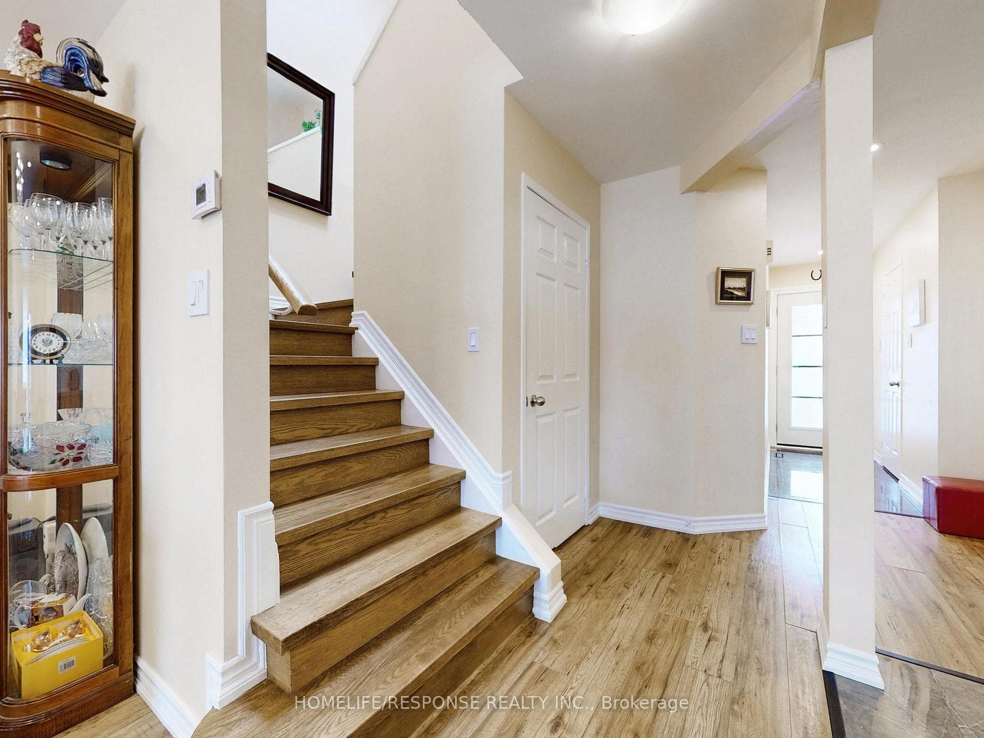 5134 Lampman Avenue photo 15