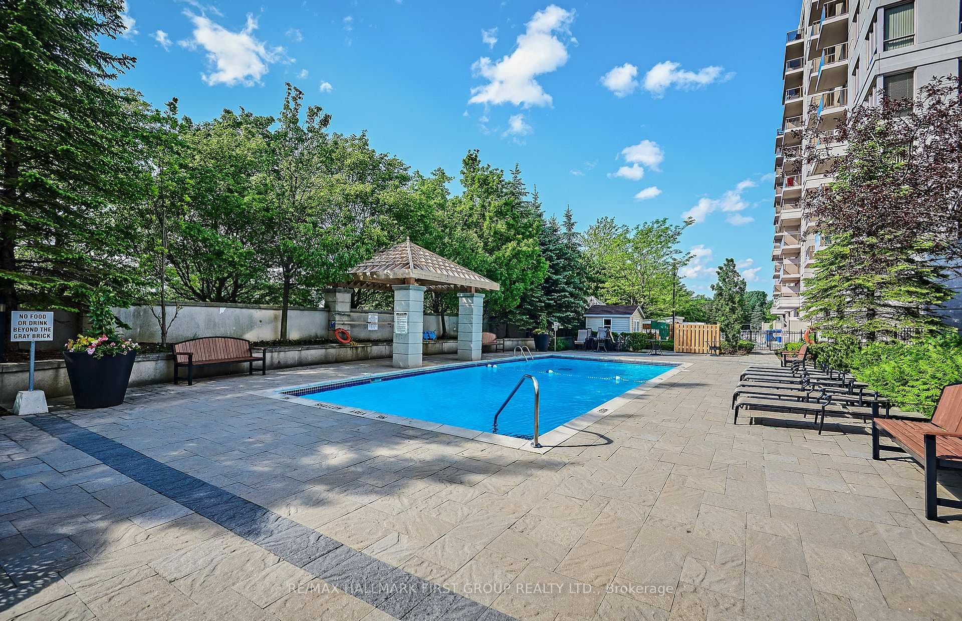1000 The Esplanade N/A Unit 303 photo 12