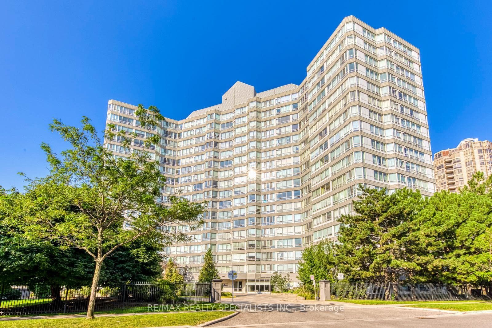 50 Kingsbridge Garden Circle Unit 1013 photo 1