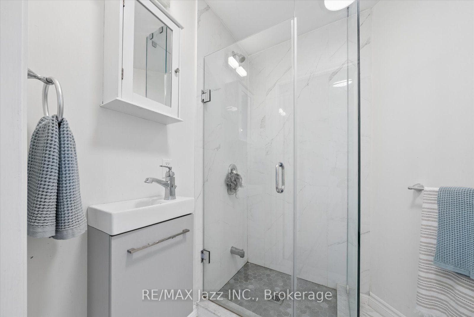 3pc bathroom in main floor in-law suite