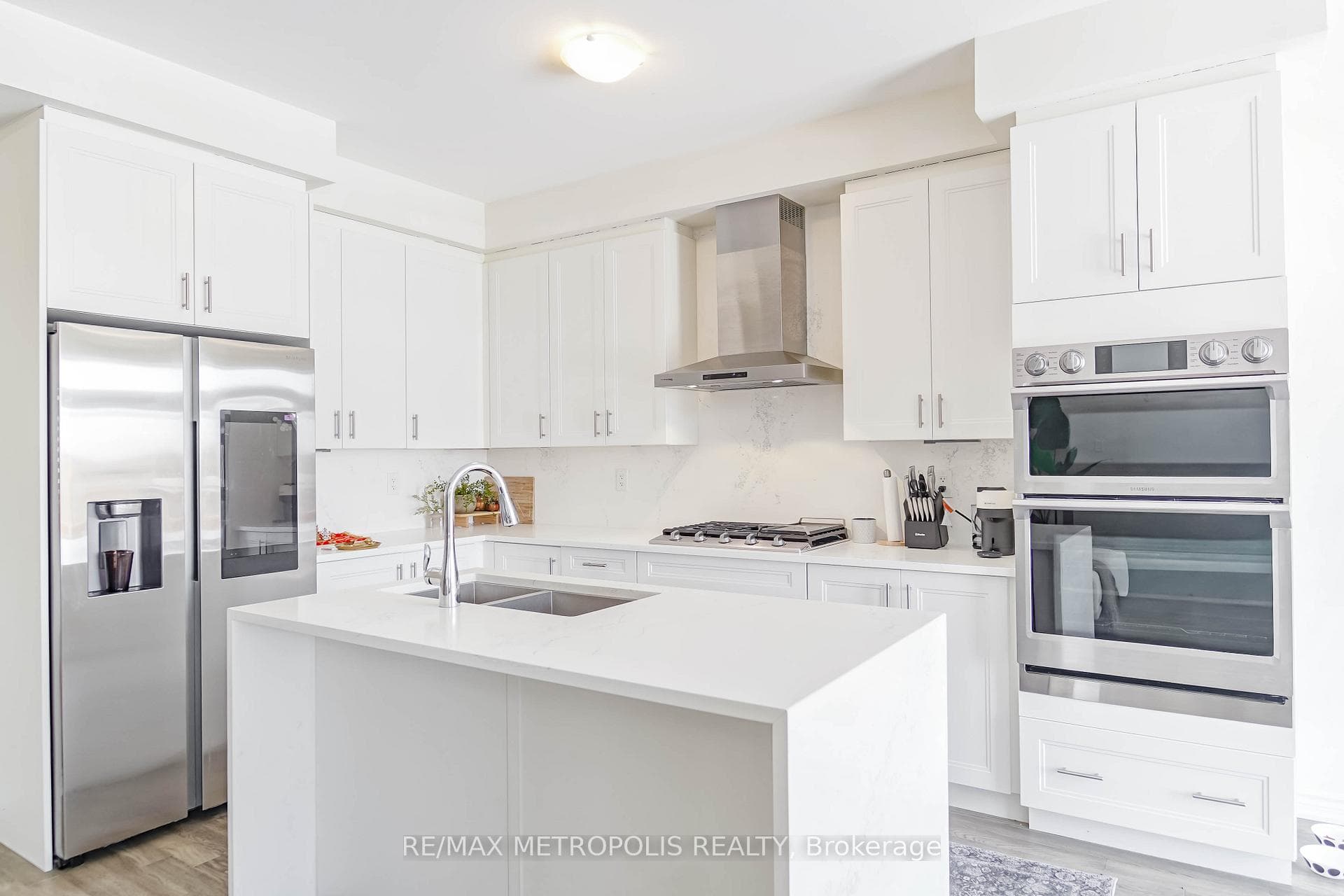 17 Hickling Lane photo 13