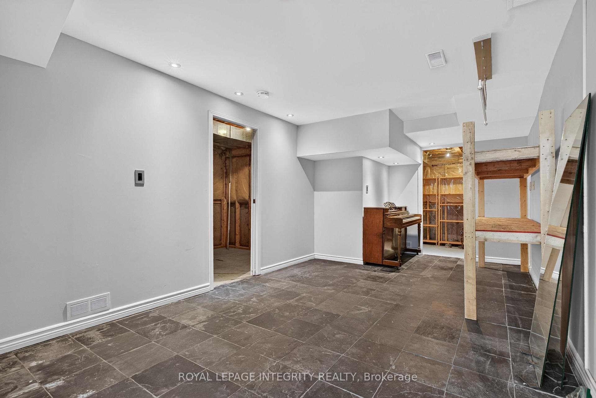640 Kilbirnie Drive photo 23