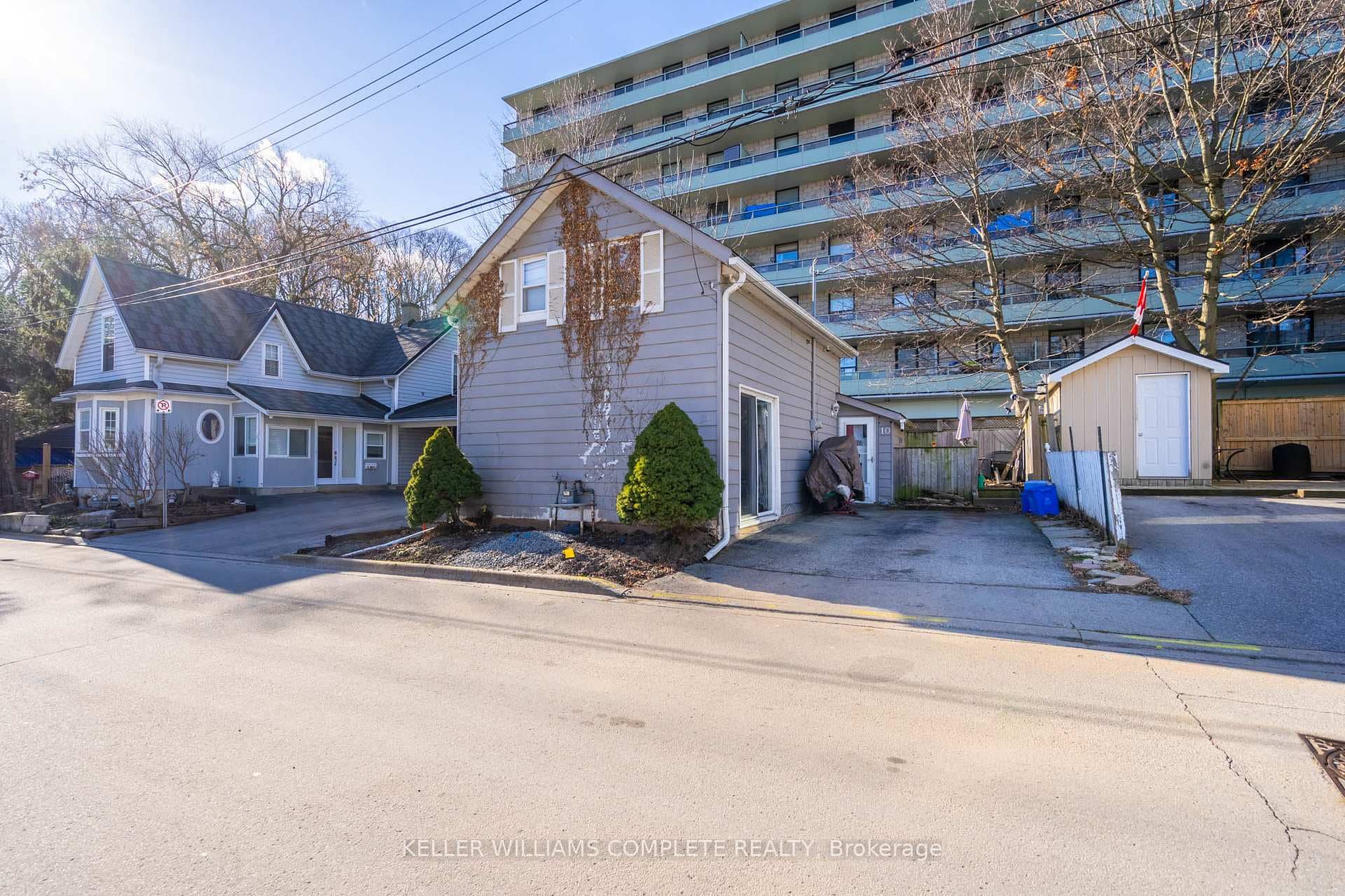 10 Maple Avenue photo 1