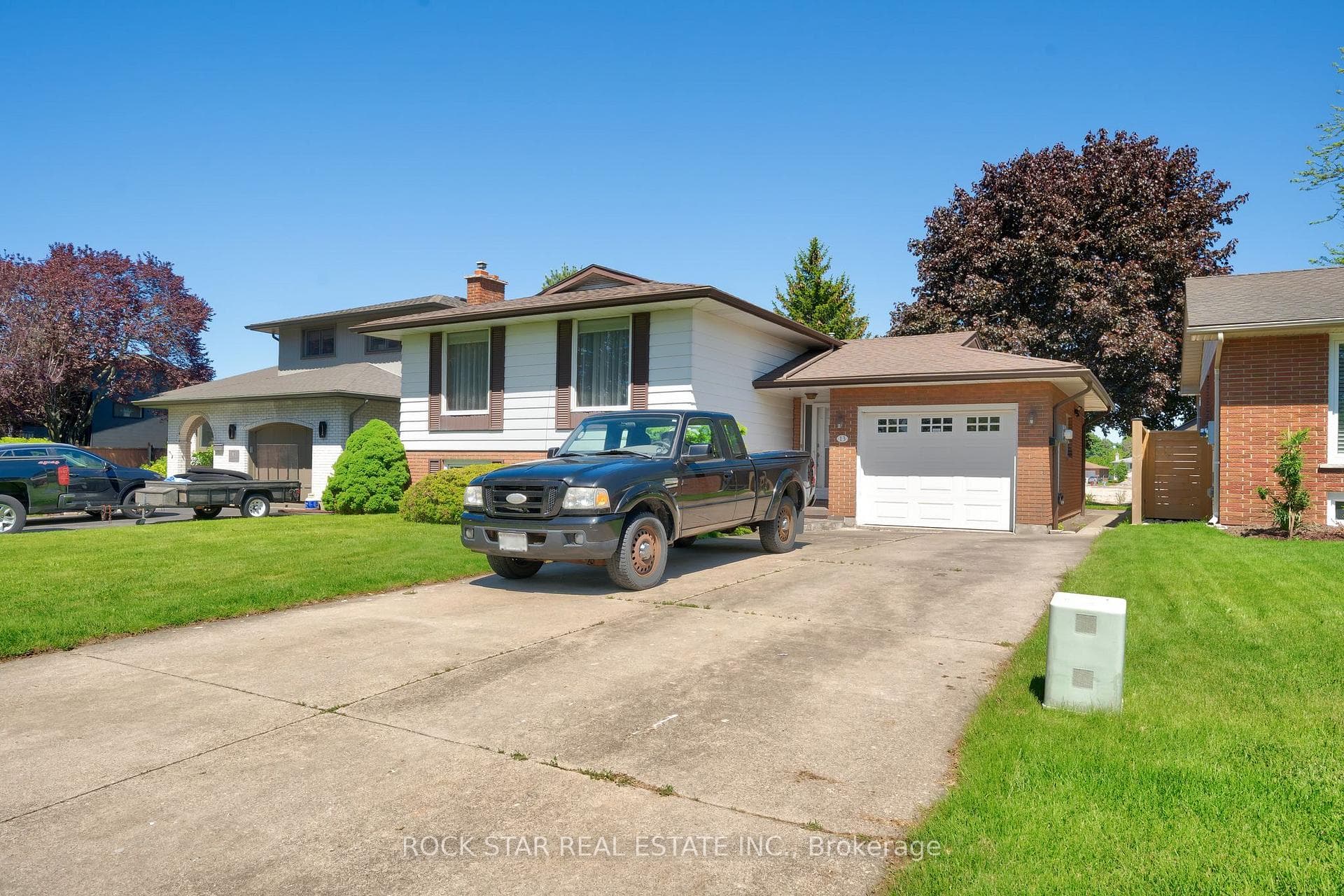 13 Meadowbrook Crescent photo 2
